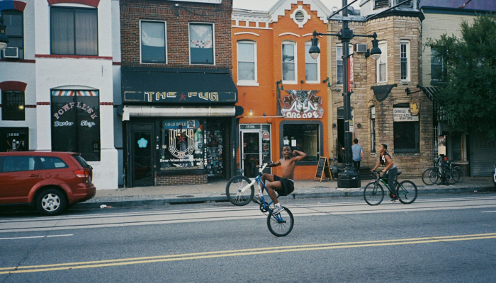 在班加罗尔的道路上发现了特斯拉病毒的照片 在班加罗尔的道路上发现了特斯拉病毒的照片