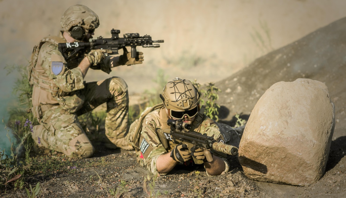 佩塔卢马警方以持有武器的罪名逮捕了3人 佩塔卢马警方以持有武器的罪名逮捕了3人