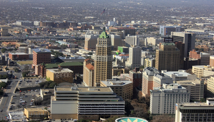 响尾蛇造访奥斯汀的德州国会大厦 响尾蛇造访奥斯汀的德州国会大厦