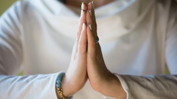 她预测了一场大流行，今天她向波兰人传达了一个重要信息：“回头看”