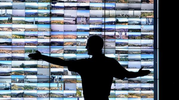 在热门的“人工智能”席位上的参议员：平衡经济繁荣和失业担忧