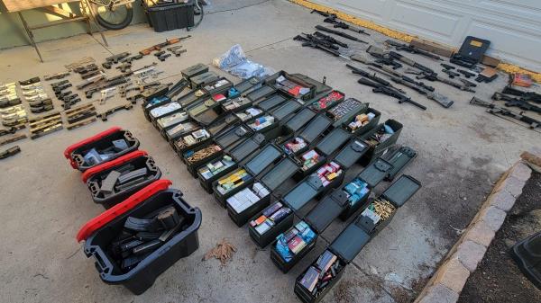 加州特工在阿苏萨发现非法武器