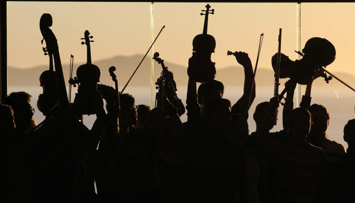 圣巴巴拉培养的指挥家／音乐家威廉·马克斯菲尔德获得著名的阿尔卑斯奖