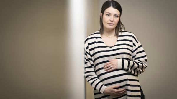 “我们在死亡的圈子里”：加沙的Al Shifa医院门口有坦克