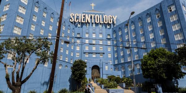 一场审判暴露了山达基教会的内部运作，其成员包括好莱坞的皇室成员