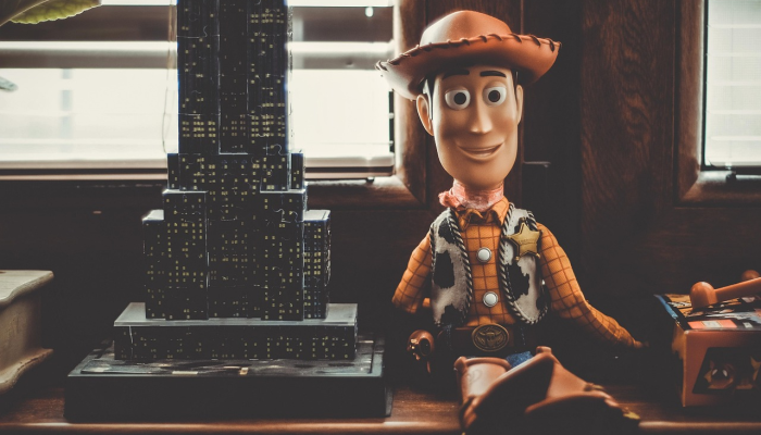 一名逃亡了一年的男子在迪士尼动物王国被一名特工发现后被捕 一名逃亡了一年的男子在迪士尼动物王国被一名特工发现后被捕