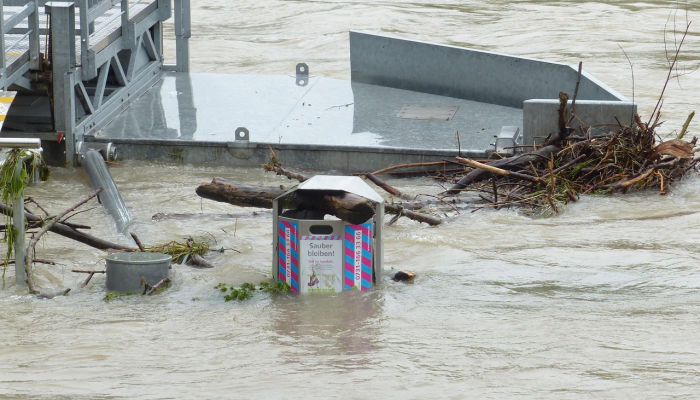 250个遭受洪水袭击的法国北部城镇处于灾难状态 250个遭受洪水袭击的法国北部城镇处于灾难状态