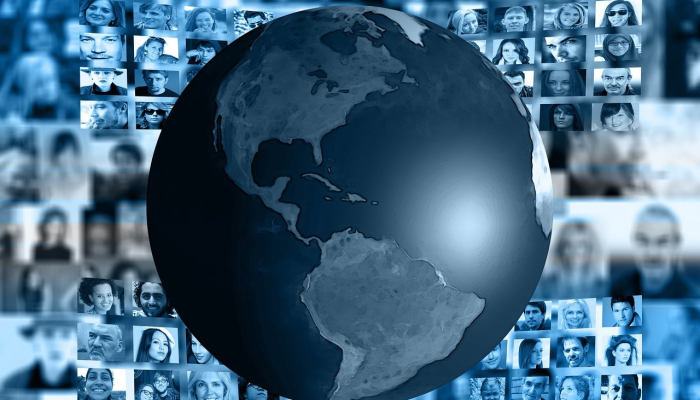 为什么唐纳德?特朗普(Donald Trump)被指控的同谋在拍疑犯照片时面带微笑? 为什么唐纳德?特朗普(Donald Trump)被指控的同谋在拍疑犯照片时面带微笑?