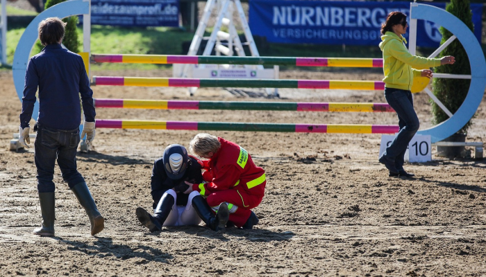 克什米尔巴士事故造成至少37人死亡,18人受伤 克什米尔巴士事故造成至少37人死亡,18人受伤