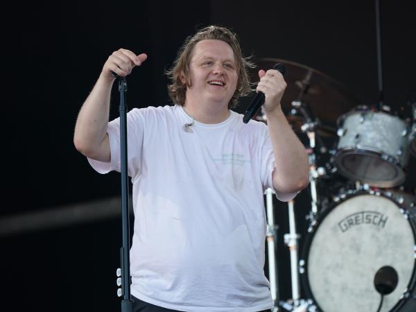 刘易斯·卡帕尔蒂告诉粉丝，他注意到自己的健康状况有了“明显改善”