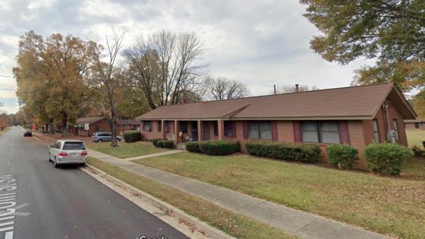 北卡官员说，他的第三个兄弟姐妹死于凌晨的房屋火灾