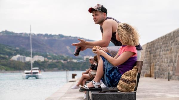 《em＞白莲花》／em＞是2022的缩影