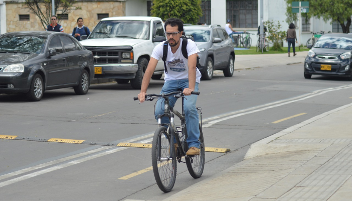 民主党领导人李当选连任 民主党领导人李当选连任
