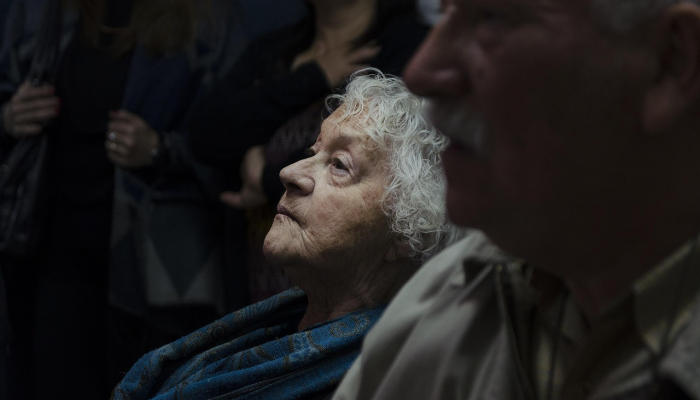 丹麦人对女王突然退位感到震惊