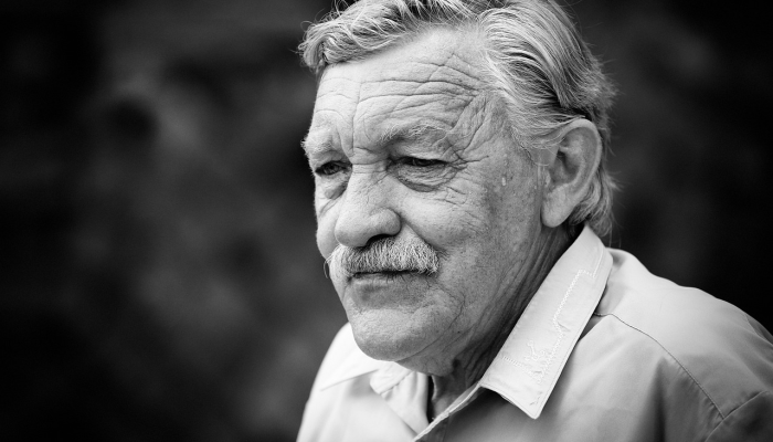 《孤家寡人》中关于麦卡利斯特一家的最大问题是召集经济学家来确定他们的财富