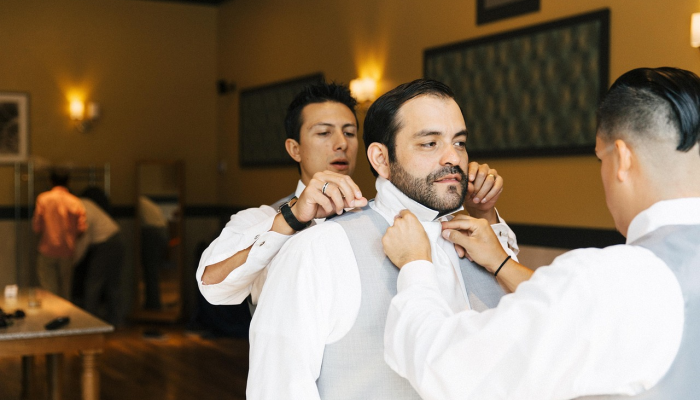 一名女子因朋友反对而取消与10岁大新郎的婚礼，几天后被吊死