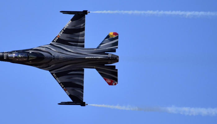 一名海军陆战队飞行员在圣地亚哥军事航空站附近的一架战斗机坠毁中丧生 一名海军陆战队飞行员在圣地亚哥军事航空站附近的一架战斗机坠毁中丧生