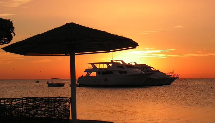 1人死亡，24人在日本渔船上获救