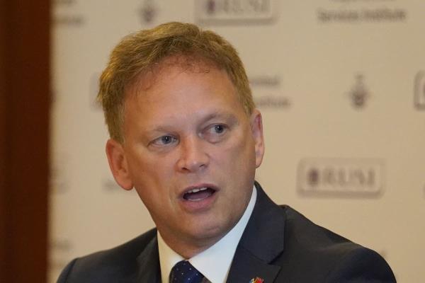 抓拍镜头｜ UP警察在警局内误射女子头部;如果暂停