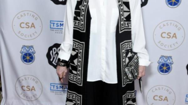 “孤独的”丽塔·莫雷诺(Rita Moreno)和超市里的一位顾客成为了朋友