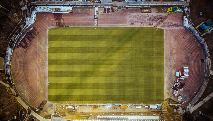 在极地峰会上，埃马纽埃尔·马克龙在第28届联合国气候变化大会之前加强了他的气候外交