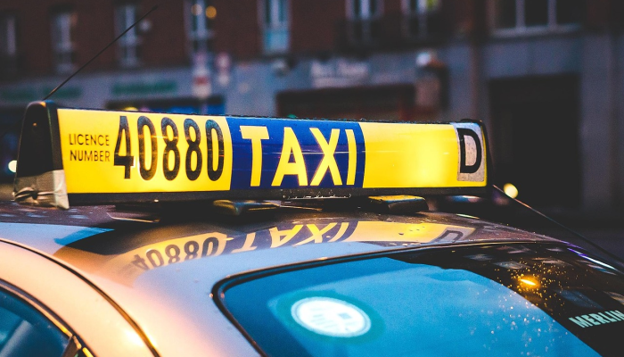 QC代表Atayde在运输罢工期间为通勤者动员车辆 QC代表Atayde在运输罢工期间为通勤者动员车辆