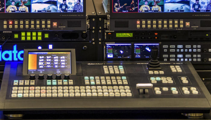 OpenAI正在进行“激烈讨论”,以平息潜在的员工叛变 OpenAI正在进行“激烈讨论”,以平息潜在的员工叛变