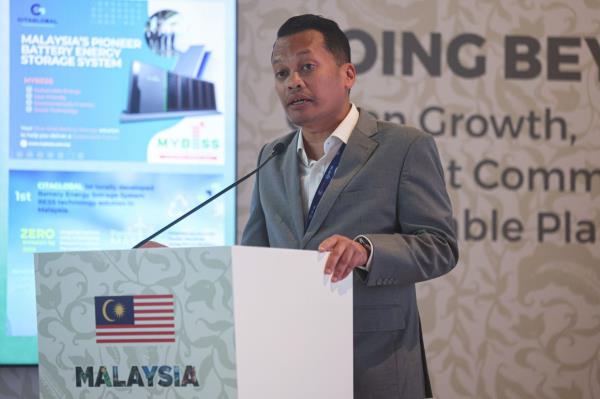 在凯文·哈特开玩笑说要和一些一线明星聊一聊“动作明星”之后,粉丝们都开了哈里森·福特的玩笑 在凯文·哈特开玩笑说要和一些一线明星聊一聊“动作明星”之后,粉丝们都开了哈里森·福特的玩笑