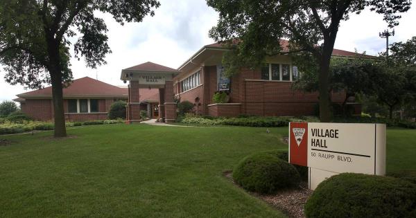 以“乘客的安全”为由，布法罗格罗夫村委员会是最近考虑对临时下车的移民制定规定的机构之一