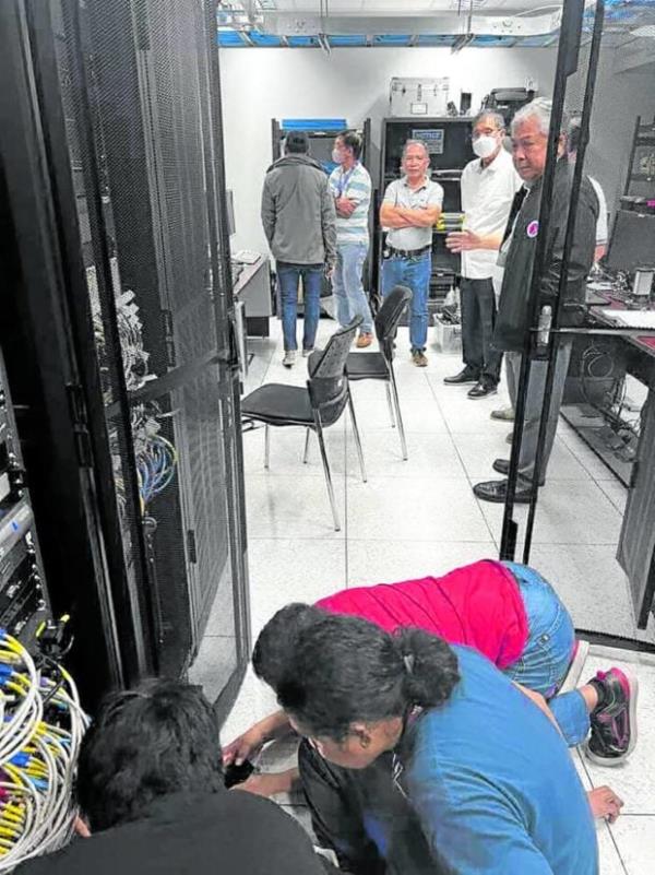 2月15日空中交通系统坠毁事件报告小组-交通部局长