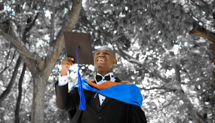 麦卡锡支持埃默担任议长:“他知道如何做这项工作” 麦卡锡支持埃默担任议长:“他知道如何做这项工作”