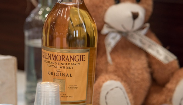 英国主要的连锁酒吧为为女队加油的英格兰球迷提供免费啤酒