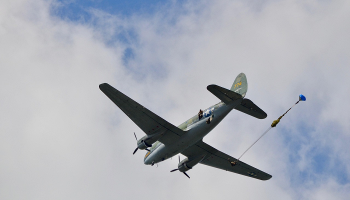 阿拉斯加航空公司的航班因压力问题紧急降落