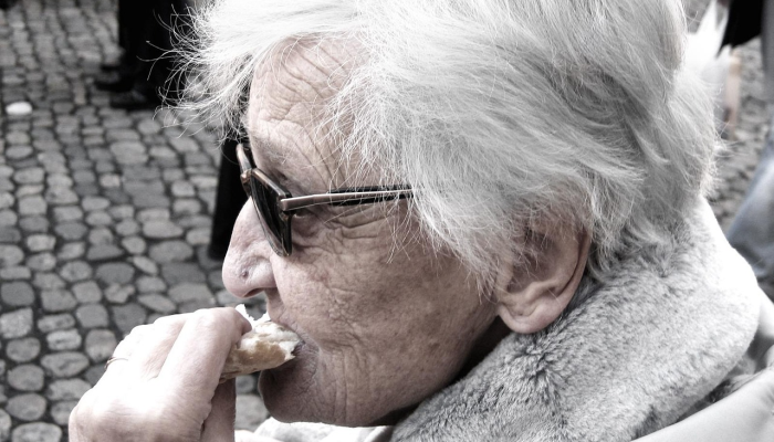 退休护理人员对新年前夜布里瓦德摩托车致命车祸做出回应