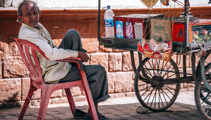 随着夏季的炎热，男士遮阳伞的市场也在增加