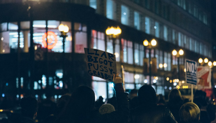 警方称南非城镇“暴徒”袭击,7人被烧死 警方称南非城镇“暴徒”袭击,7人被烧死