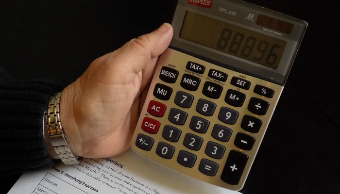 累进工资政策：人力资源部领导了几项关键的实施