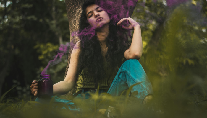 杰西卡·辛普森(Jessica Simpson)受到千禧年风格的启发