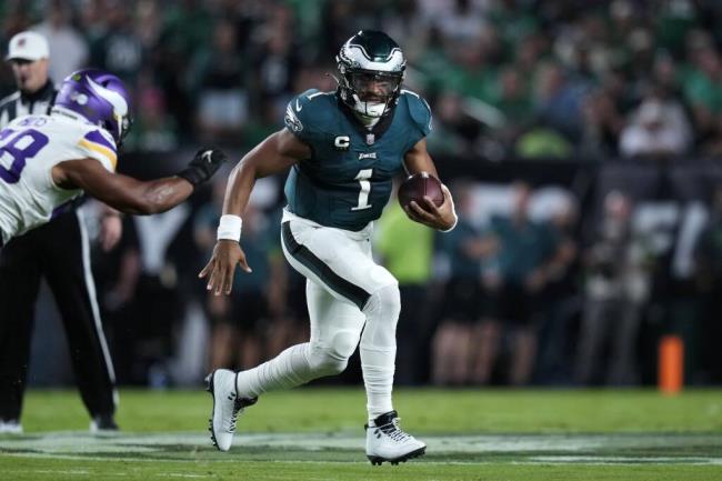 Eagles quarterback Jalen Hurts runs with the ball past Minnesota Vikings linebacker Jordan Hicks during the first half Thursday, Sept. 14, 2023, in Philadelphia. (Matt Slocum / ASSOCIATED PRESS)