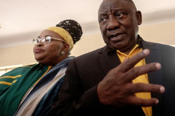 随着选举的临近，回到南非非国大的“斗争”