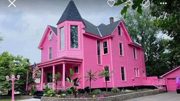 见过“哥特芭比娃娃”的家吗？窥探这个“大胆”的威斯康星待售房子
