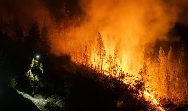 地图显示肆虐的特内里费岛野火“失去控制”，度假屋被疏散
