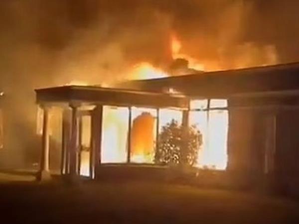 戈尔韦市议员猛烈抨击加尔达因酒店纵火案搜查民宅