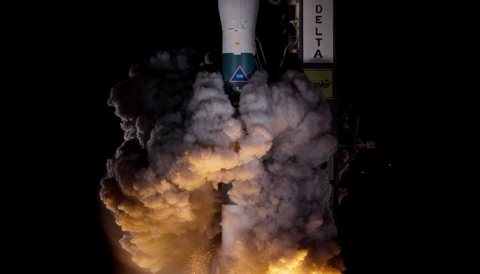 零重力下忙碌的蜜蜂：太空服、科学和货运行动在国际空间站启动一周