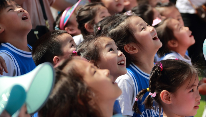 简?伯金的葬礼:时尚偶像简?伯金的葬礼在巴黎举行,各界名流与家人和朋友一起向她致敬 简?伯金的葬礼:时尚偶像简?伯金的葬礼在巴黎举行,各界名流与家人和朋友一起向她致敬