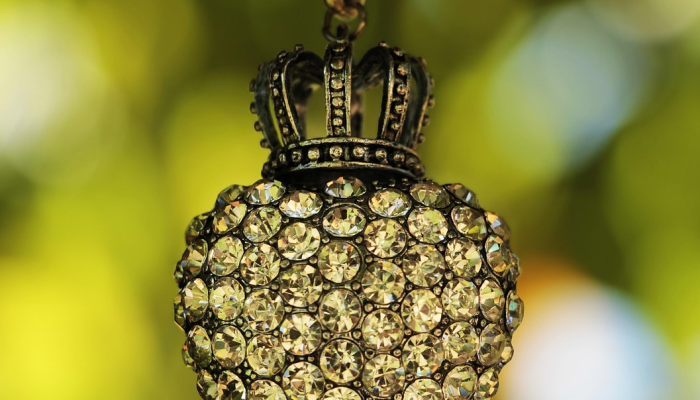 钻石隐藏的潜力:物理学家解开不完美晶体的量子能量 钻石隐藏的潜力:物理学家解开不完美晶体的量子能量