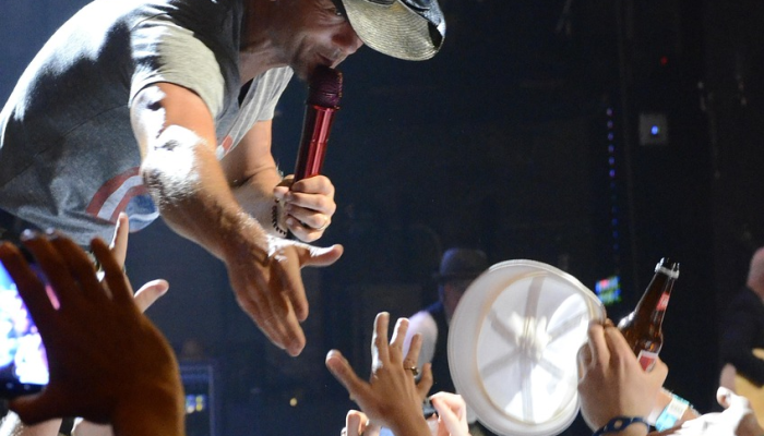 蒂姆·麦格劳认为,如果他没有和费丝·希尔结婚,他“早就死了” 蒂姆·麦格劳认为,如果他没有和费丝·希尔结婚,他“早就死了”