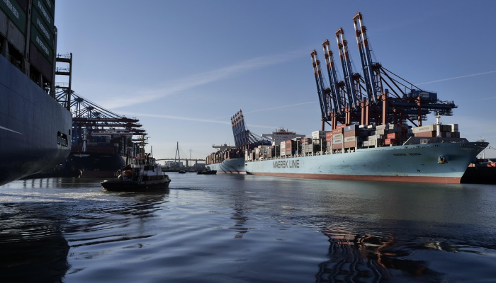 5月份，港口货物和集装箱吞吐量录得强劲增长