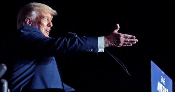 特朗普集团的庭审今天开始;英国首相领跑;世界大赛对位赛