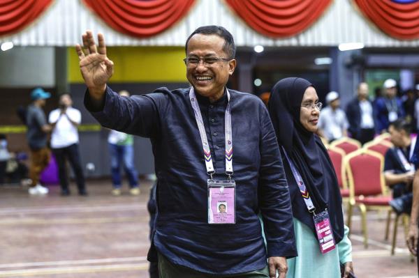 凯曼民调：山姆博士感谢选民，称多数选民超出预期